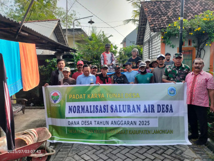 Pembersihan Saluran Air Desa